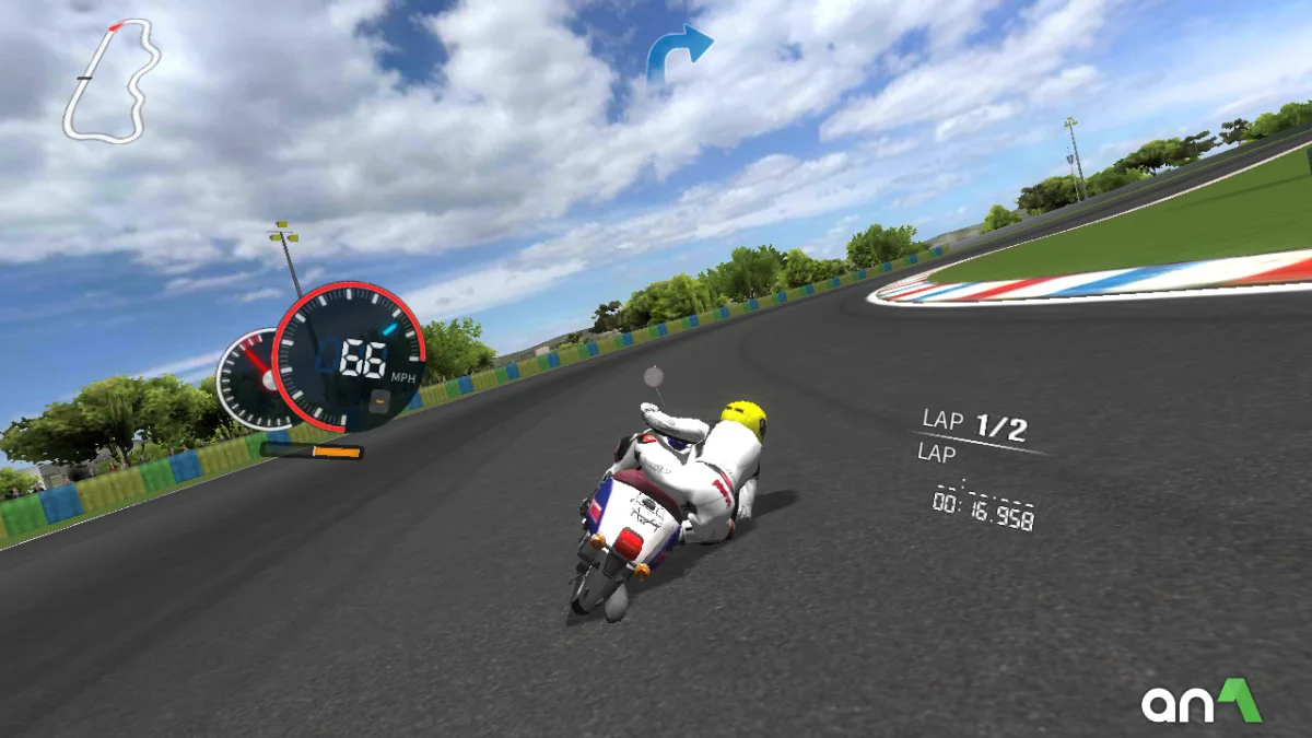 Real Moto Mod Apk gameplay screenshot 2